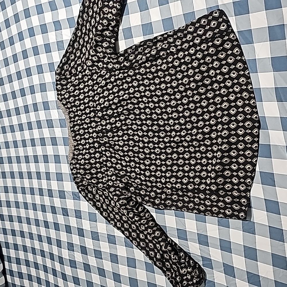 DR2 BY DANIEL RAINN Printed Tassel Tunic Top - Picture 13 of 16